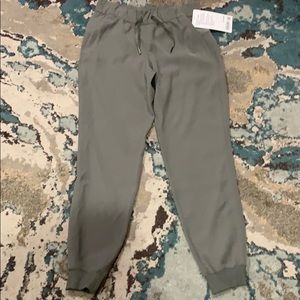 Size 4 NWT On the Fly Woven Jogger
